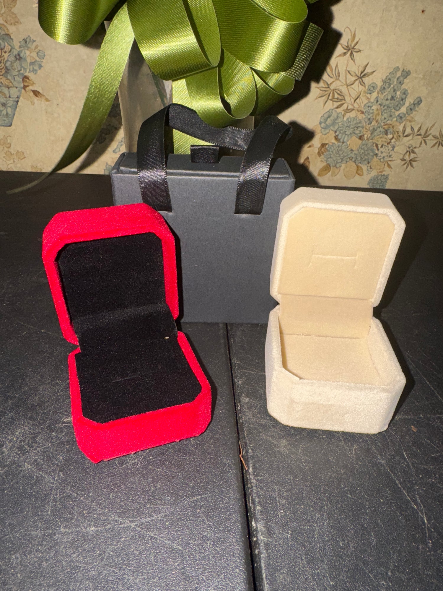 Miscellaneous ( gift boxes, baskets, etc )