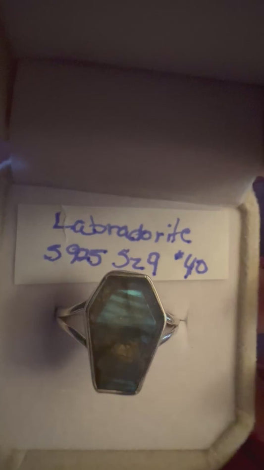 Handcrafted Blue Flash Black Labradorite Fitted Size s925 Ring